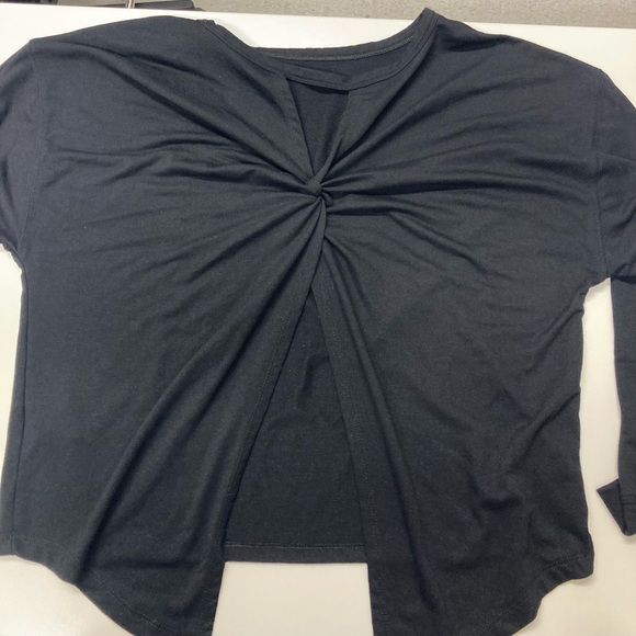 Old Navy Tops - Old Navy Active split back twist top